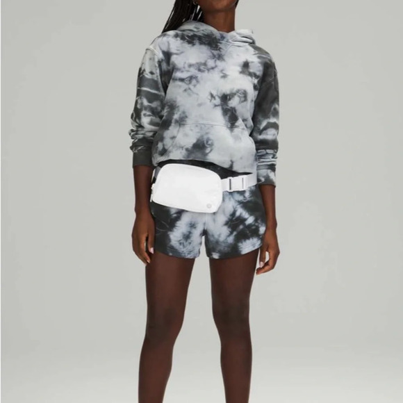 Lululemon Everywhere Belt Bag *1L
White - Picture 2 of 7